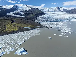 Category Mountain Landscapes Prints: Aerial view over the glacial lake Fjallsarlon