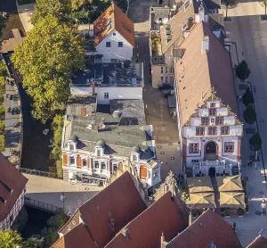 Category Cities DE Prints: Aerial view, historic town hall