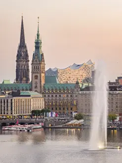Aerial view of the Inner Alster with Alster fountain