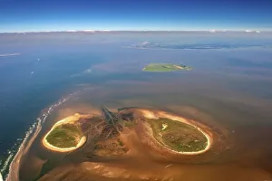 Aerial view of the island Scharhoern and Nigehoern behind Neuwerk and Cuxhaven