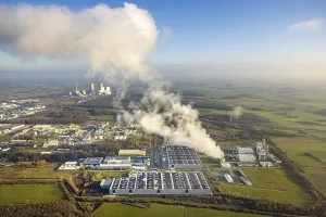 Aerial view, Trianel Gaskraftwerk Hamm GmbH with smoke clouds