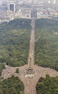 Aerial view of the Victory Column during the Love Parade
