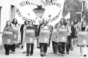Those affected by the Radical Decree and their friends demonstrated 19 82 against occupational bans