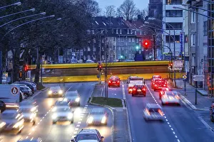 After-work traffic in the environmental zone on the B 224 Alfredstrasse in Ruettenscheid