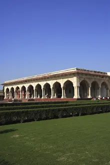 Agra fort built in 16th century by Mughal emperor on west bank of the Yamuna River