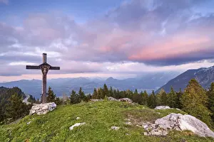 Ahornbuechsenkopf with summit cross at sunset