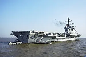 Category Historic EN Prints: Aircraft carrier INS viraat R22 indian navy in arabian sea