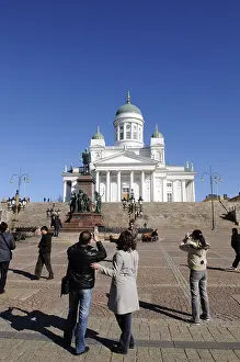 Alexander II statue, Tuomiokirkko