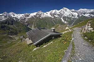 Alpine hut, mountain shelter with Grossglockner Edelweissspitze