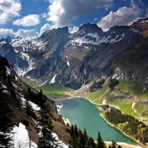 Alpstein mountain range with Seealpsee lake