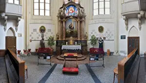 Side altar in the Minoritenkirche Church