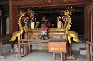 Altar in the temple of Mong Phu