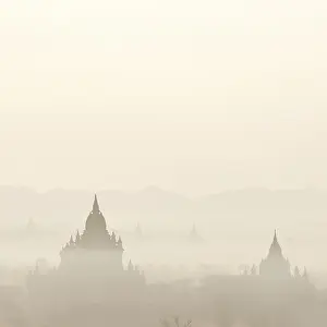 Amazing sunrise colors and silhouettes of ancient Sulamani and Tha Beik Hmauk Gu Hpaya