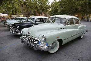 American classic cars parking, Piazza Simoncelli