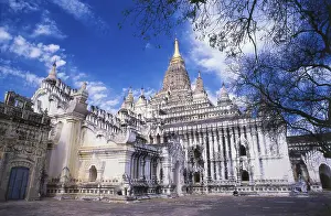 Ananda Temple was built in 1105 AD during the reign (1084-1113) of King Kyanzittha of the Pagan Dynasty