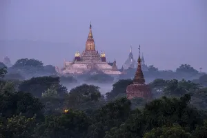 Ananda Temple in the morning fog
