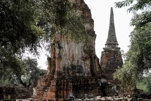 Ancient temple ruins in Wat Choeng Tha