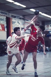 Andrei Alexeyevich Tyumentsev (red), handball, European Champion Clubs Cup, TUSEM Essen (white), SKA Minsk Belarus, 28 April 1990, Germany, Europe