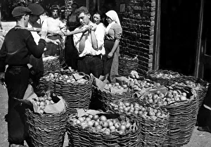Apples, market, ca. 1922, exact place unknown