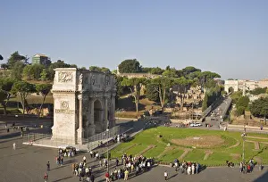 Arch of Constantine seen from the Colosseum