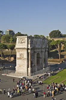 Arch of Constantine seen from the Colosseum