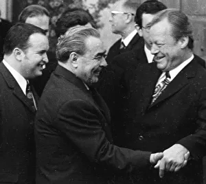 On the arrival of the Soviet Head of State and Party Leonid Brezhnev by Willy Brandt on 18