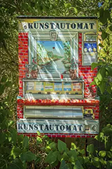 Art vending machine, art, vending machine art