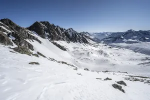Ascent to Pirchkogel, view of snow-covered mountains with Irzwaenden
