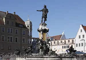 Augustusbrunnen fountain on the town hall square