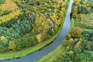 Autumn-colored trees on the Hunte