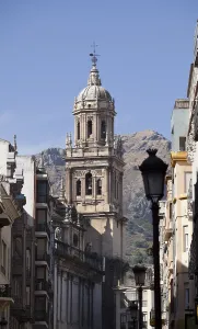 Avenida Bernabe Soriano and the cathedral