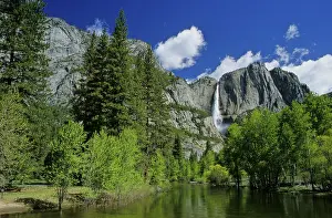 BA-Geduldig, Ronald Wittek Waterfall and Mountain Lake USA/California Yosemite Nat