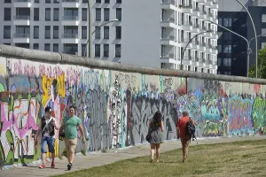 Backside, East Side Gallery, MuhlenstraBe