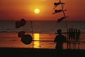 Balloon seller in silhouette at Juhu beach