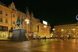Ban JelaDiC Square at night, Zagreb