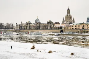 Bank of the Elbe River in Dresden in the snow
