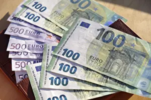 Banknotes, five hundred, one hundred
