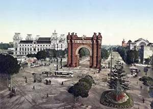 Barcelona. Arco de Triunfo y Palacio de Justicia
