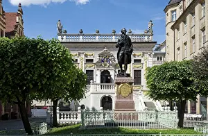 Baroque Old Trade Exchange, bronze statue of Goethe by Carl Seffner