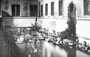 Bathing establishment, drinking coffee in the swimming pool