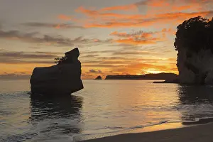 Beach of Mare's Leg Cove, Cathedral Cove Marina Reserve