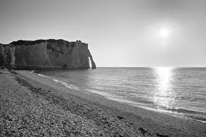 Beach, pebble beach, rock arch Falaise or Porte d'Aval