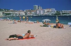 Beach, people, houses, St-Raphael