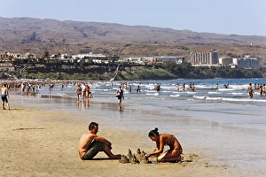 Beach Playa del Ingles, view to San Agustin