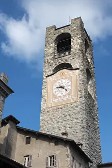 BERGAMO, LOMBARDY/ITALY - JUNE 26 : Civic Tower (Campanone - Big Bell) and Palazzo Del Podestaore in Bergamo on June 26