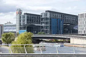Berlin Central Station seen from the Kronprinzenbrucke