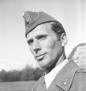 Bertil Harding, 1919-1999, Swedish military and sergeant in the air force. Known for having been a leader and resistance fighter in Norway. He became a courier for the resistance movement under the alias Fritiof, which was his second first name