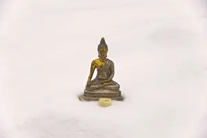 Bhumispara-mudra: Buddha Gautama in the moment of enlightenment