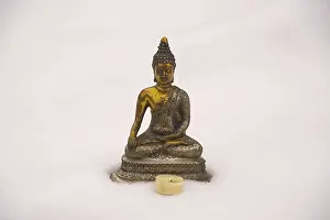 Bhumispara-mudra: Buddha Gautama in the moment of enlightenment