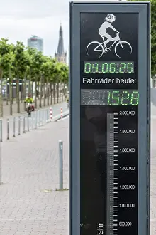 Bicycle counter on the Rhine promenade - Dusseldorf
